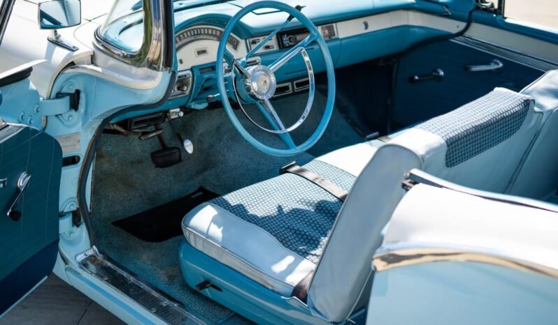 
								1957 Ford Fairlane 500 Skyliner full									