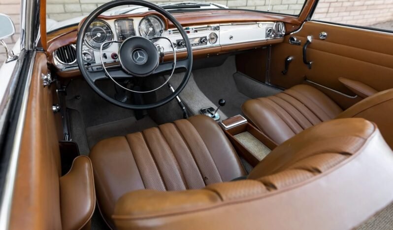 
								1967 Mercedes-Benz 230SL full									