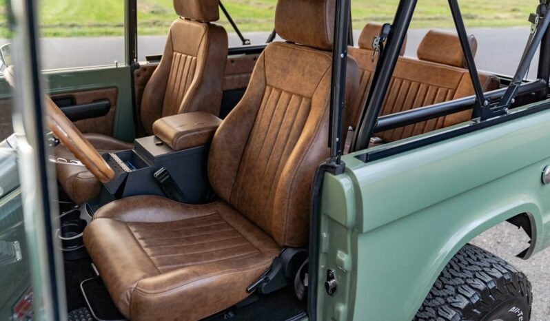 
								1976 Ford Bronco Coyote V8 full									