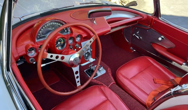 
								1961 Chevrolet Corvette White full									