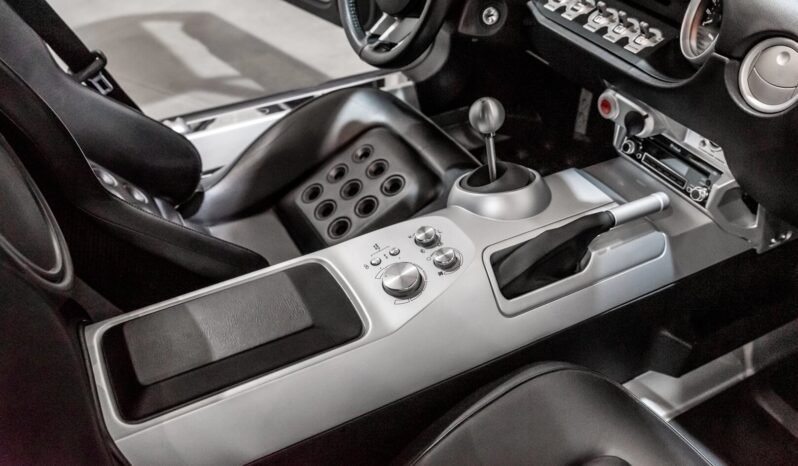 
								2005 Ford GT White full									