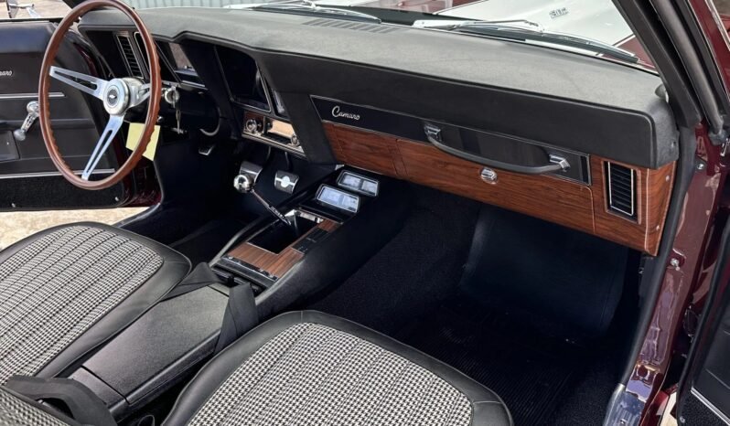 
								1969 Chevrolet Camaro Z/28 4-Speed full									