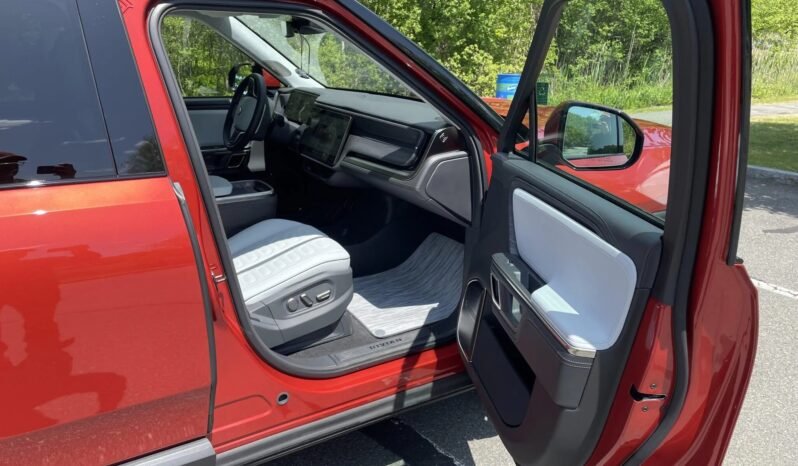 
								2023 Rivian R1S Adventure Quad-Motor full									