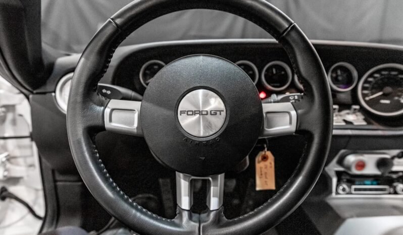 
								2005 Ford GT White full									