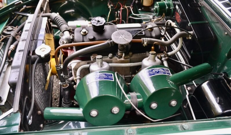 
								1965 MG MGB Roadster full									