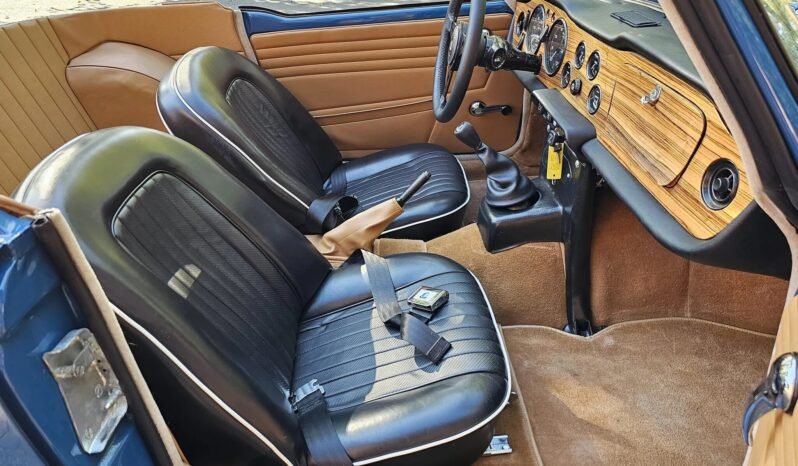 
								1968 Triumph TR250 Surrey Top full									