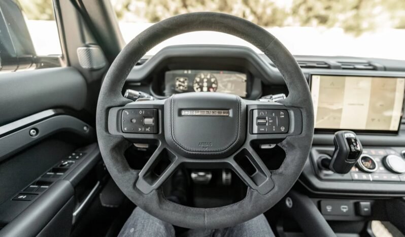 
								2022 Land Rover Defender full									