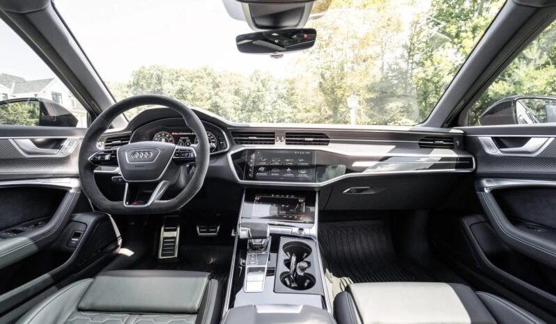 
								2022 Audi RS6 Avant full									