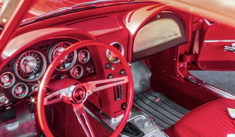 
								1963 Chevrolet Corvette Split-Window V8 full									