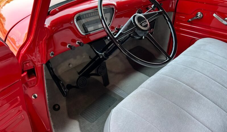 
								1955 Ford F-100 V8 Pickup Truck full									