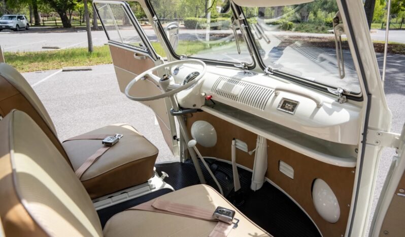 
								1966 Volkswagen Type 2 Deluxe 21-window full									