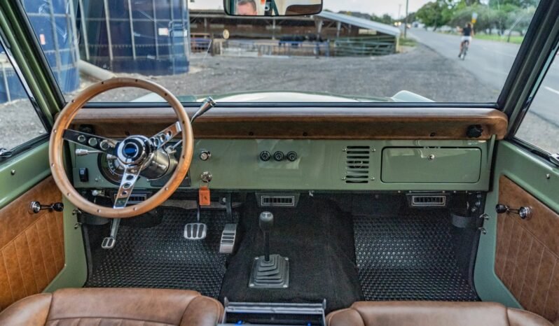 
								1976 Ford Bronco Coyote V8 full									