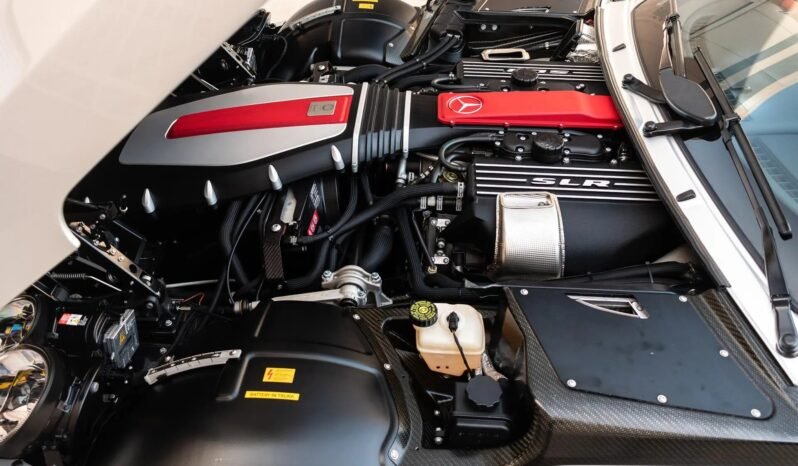 
								2006 Mercedes-Benz SLR McLaren AMG full									