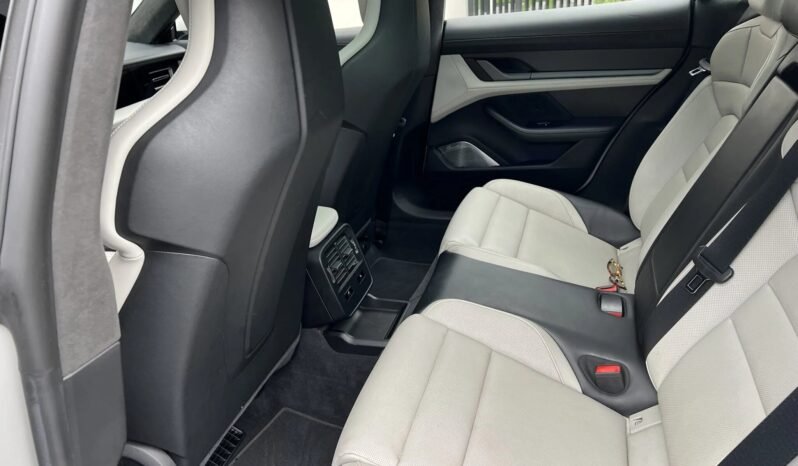 
								2021 Porsche Taycan Turbo S full									