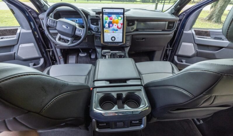 
								2022 Ford F-150 Lightning Lariat AWD full									