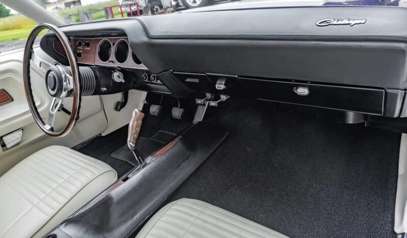 
								1970 Dodge Challenger R/T 4-Speed full									