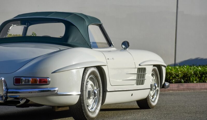 
								1961 Mercedes-Benz 300SL White full									