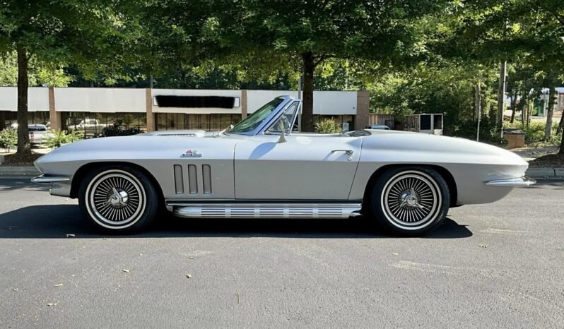 
								1966 Chevrolet C2 Corvette full									