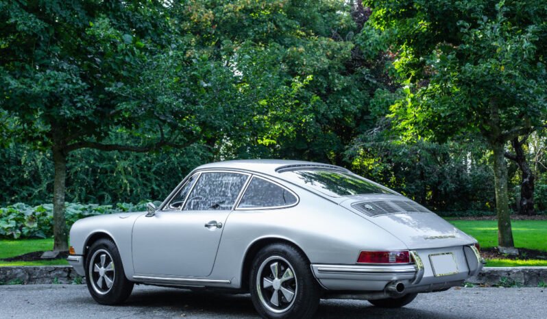 
								1966 Porsche 911 Silver full									