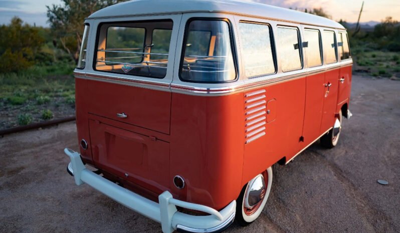 
								1960 Volkswagen Type 2 Deluxe Bus full									