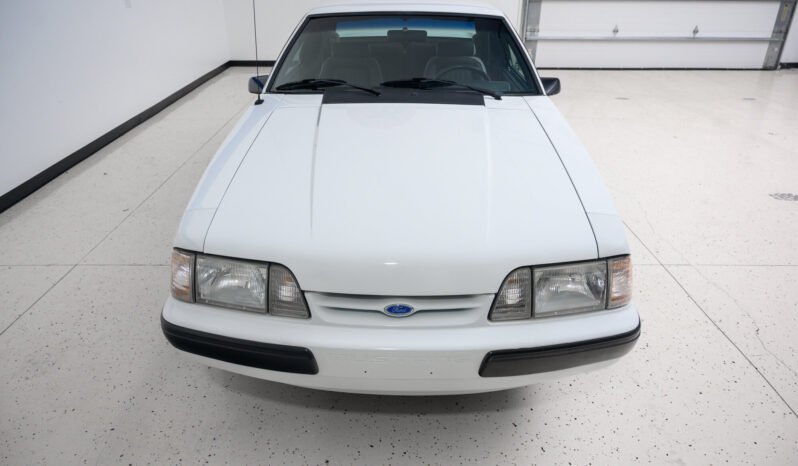 
								1990 Ford Mustang LX White full									