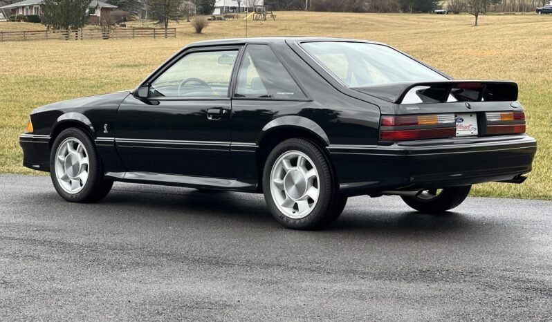 
								1993 Ford Mustang SVT Cobra full									
