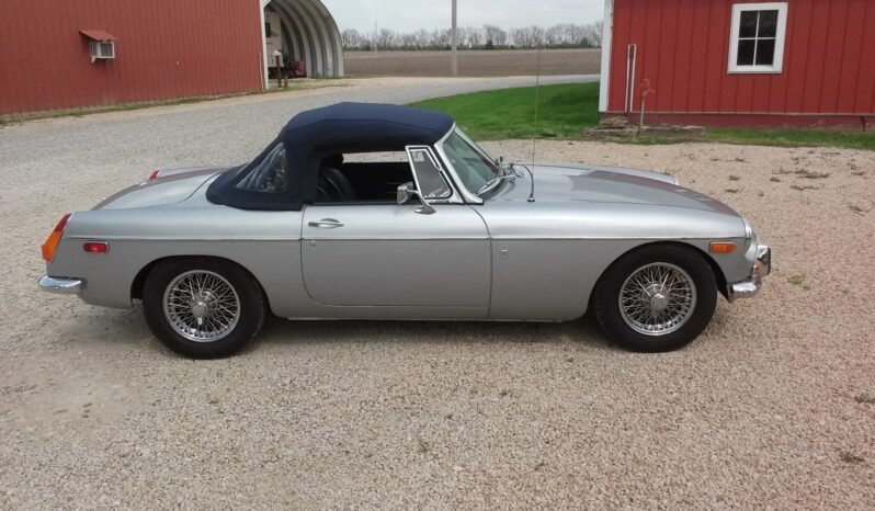 
								1972 MG MGB full									