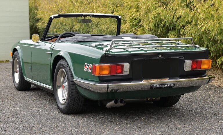 
								1976 Triumph TR6 British Racing Green full									