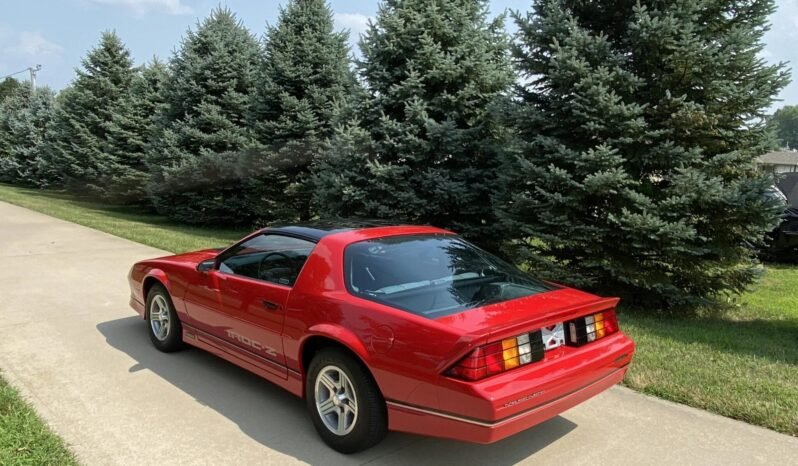 
								1990 Chevrolet Camaro IROC-Z V8 full									