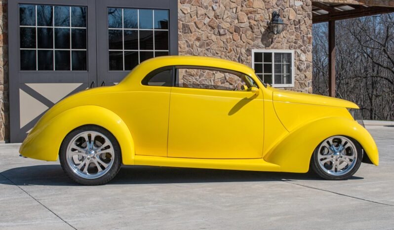 
								1937 Ford Custom Coupe LQ9 V8 full									
