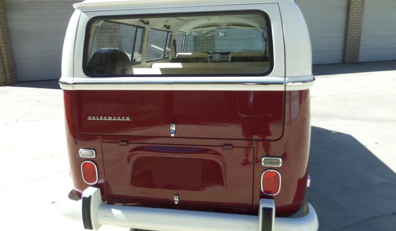 
								1971 Volkswagen Type-2 Transporter full									