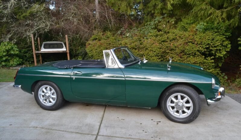 
								1965 MG MGB Roadster full									