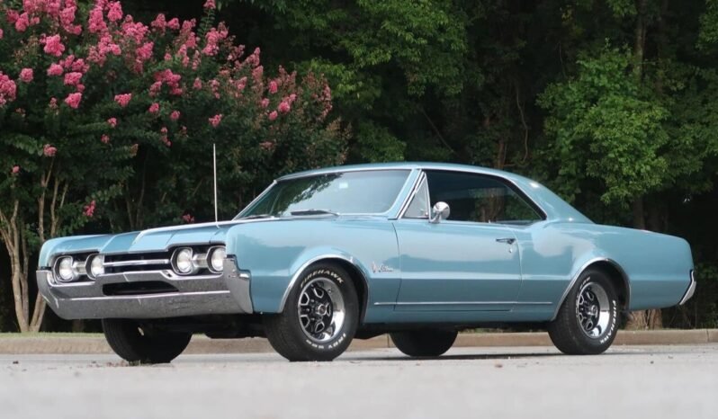 
								1967 Oldsmobile Cutlass Holiday Coupe full									