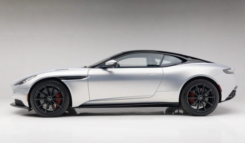 
								2019 Aston Martin DB11 AMR V12 full									