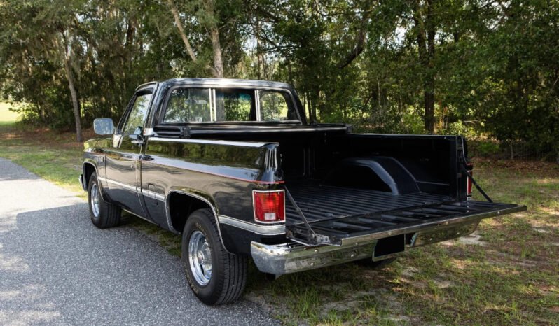 
								1987 GMC R1500 Sierra Classic full									