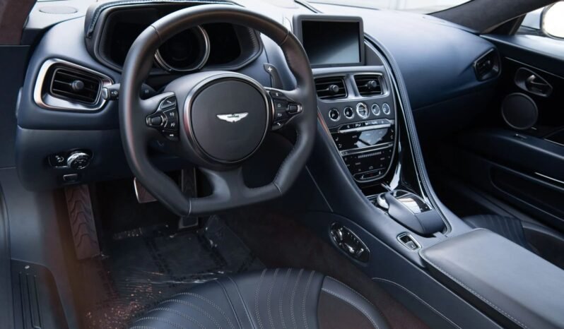 
								2019 Aston Martin DB11 AMR V12 full									