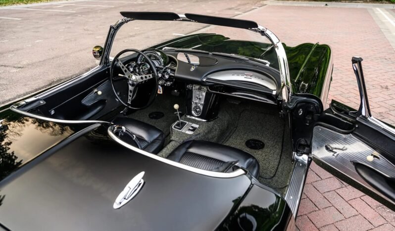 
								1961 Chevrolet C1 Corvette 4-Speed full									