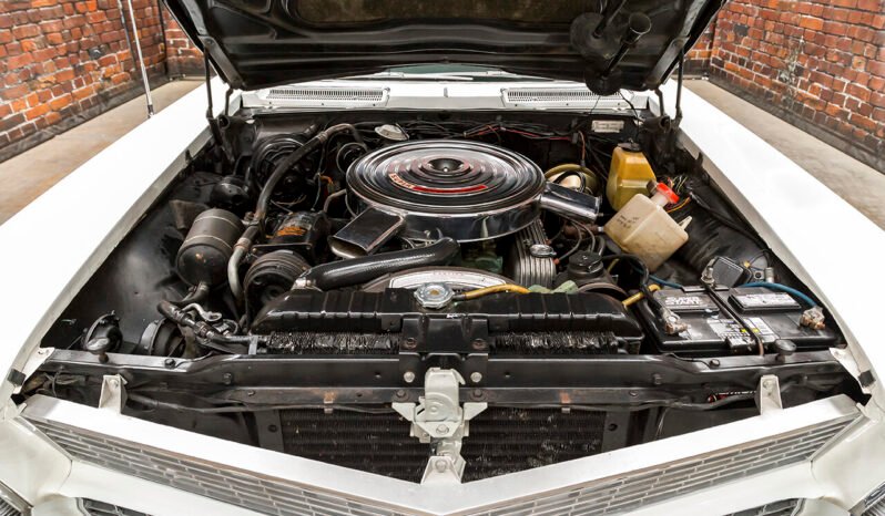 
								1965 Buick Riviera Arctic White full									