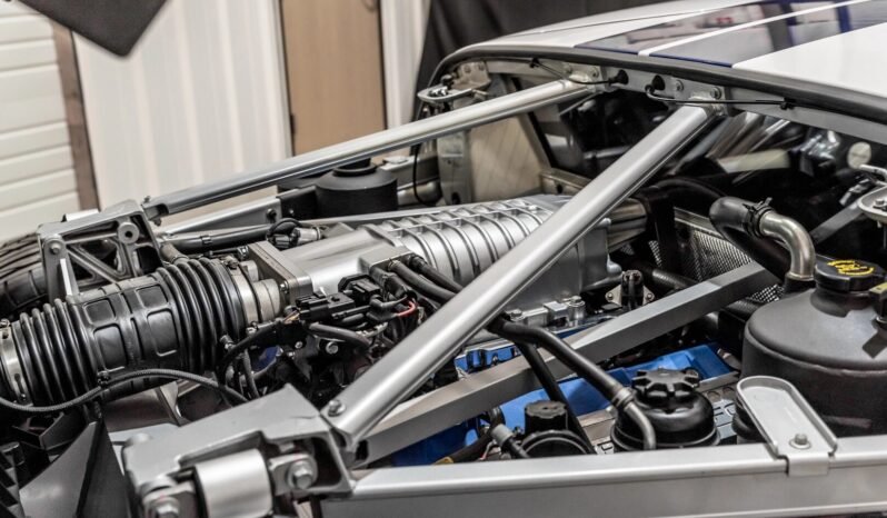 
								2005 Ford GT White full									