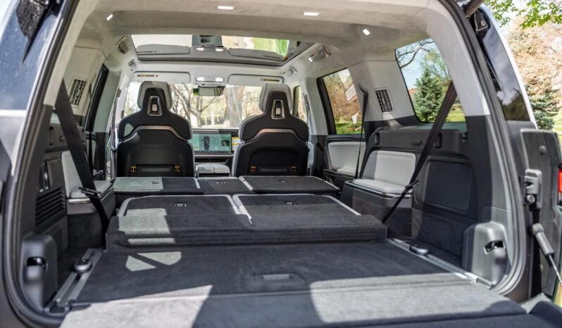 
								2023 Rivian R1S Adventure Green full									