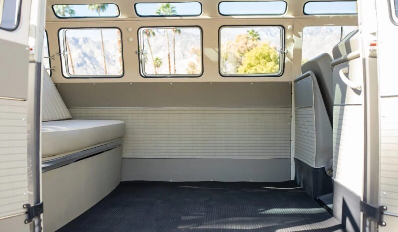 
								1964 Volkswagen Type 2 Deluxe 21-Window full									