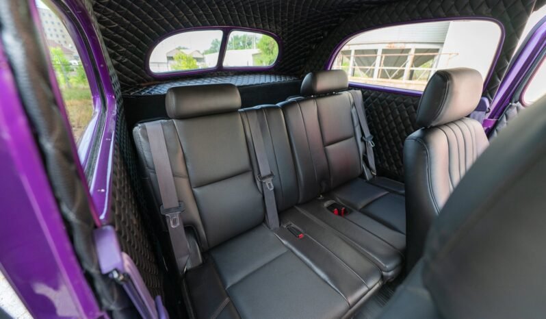 
								1937 Ford Tudor Sedan Street Rod V8 full									