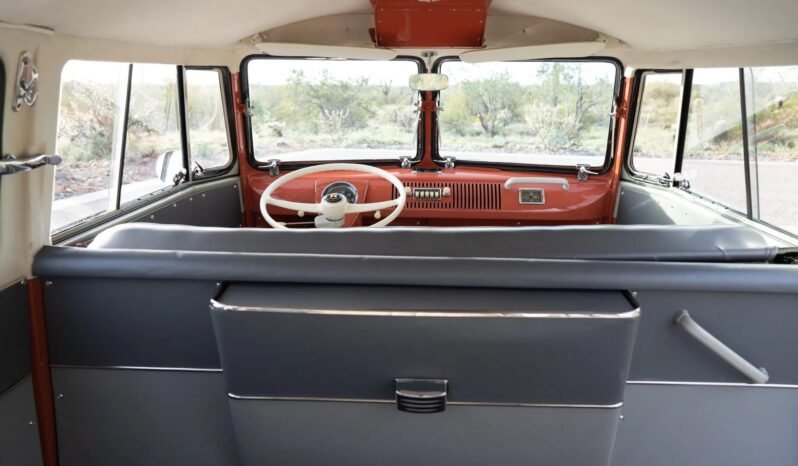 
								1960 Volkswagen Type 2 Deluxe Bus full									
