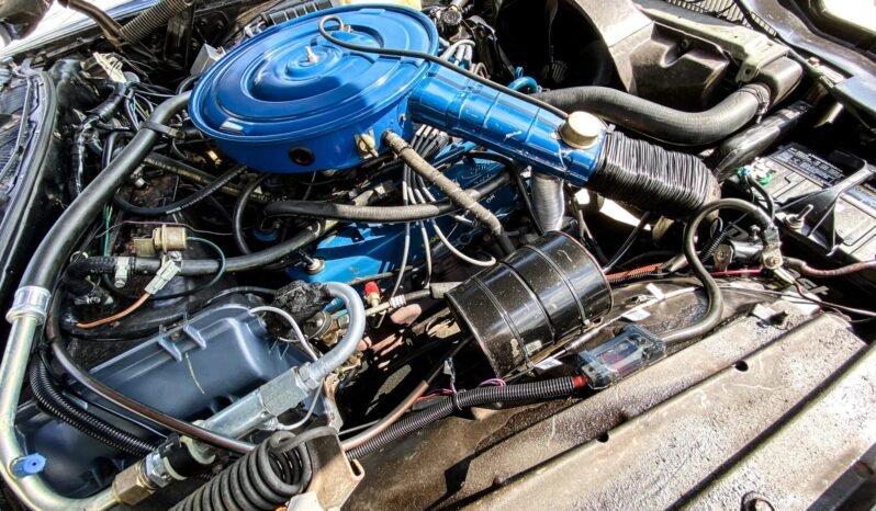 
								1977 Lincoln Continental Mark V Town full									