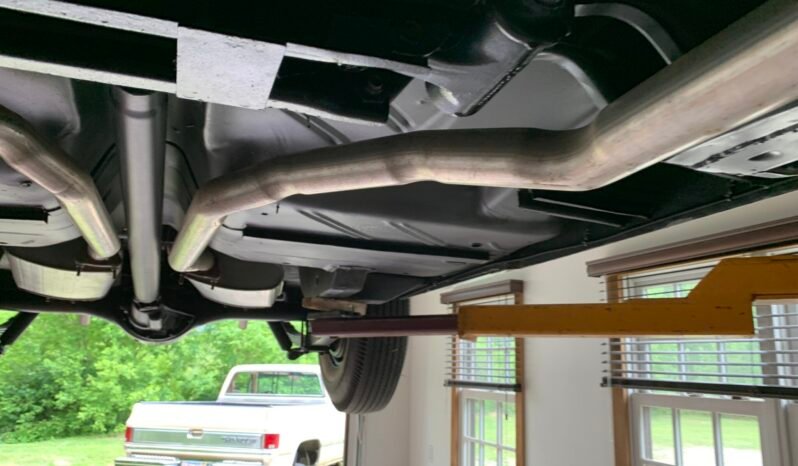 
								1961 Chrysler 300G White V8 full									