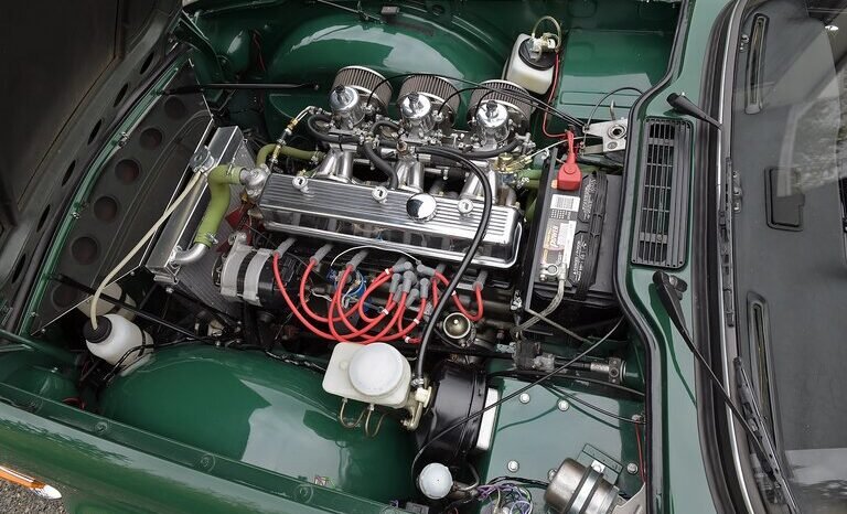 
								1976 Triumph TR6 British Racing Green full									