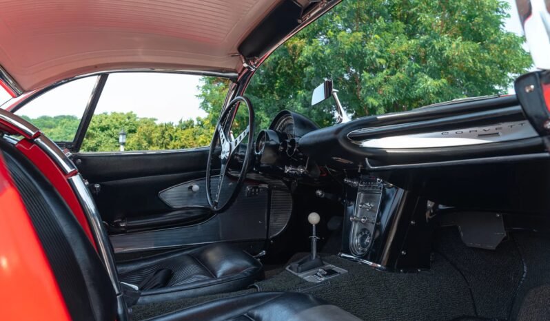 
								1961 Chevrolet Corvette Fuel-Injected V8 full									