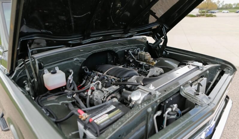 
								1972 Chevrolet Suburban V8 full									