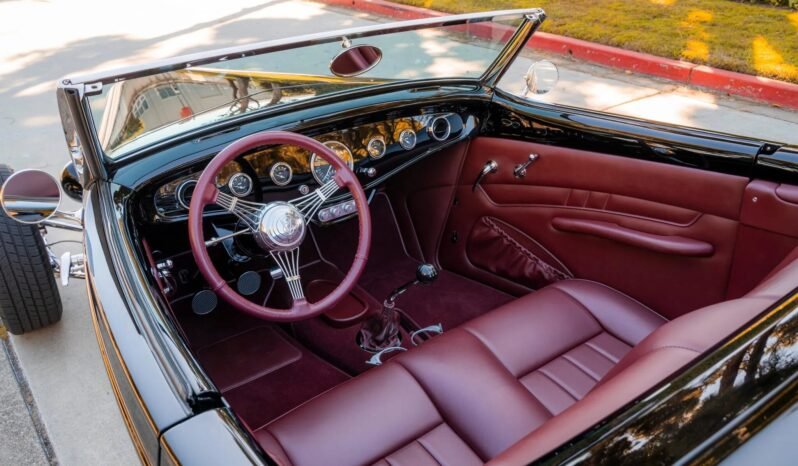 
								1933 Ford Roadster V8 full									