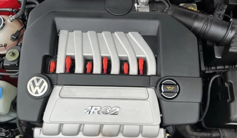 
								2004 Volkswagen Golf R32 4MOTION full									